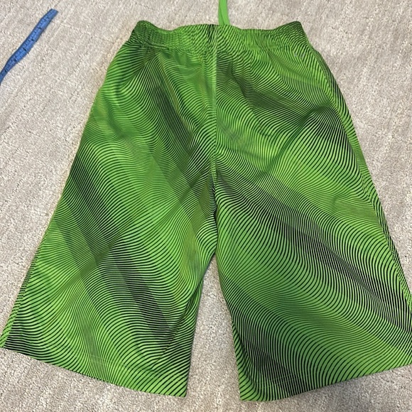 Nike Dri Fit 21” short. Lime green and black - Picture 4 of 5